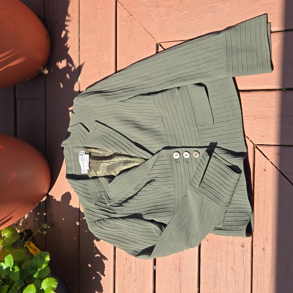 Carlisle Olive Luxury Blazer. 100% Wool. Size 4. Perfect for Fall